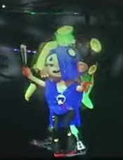 Cartoonico's tweet photo. I'm sorry, but the way Marina dwarfs Shiver has me rolling. Why is she such a beanpole? Help 🤣 #Splatoon3 #DeeCut #OffTheHook #Shiver #Marina https://t.co/gFgGZxqy0M