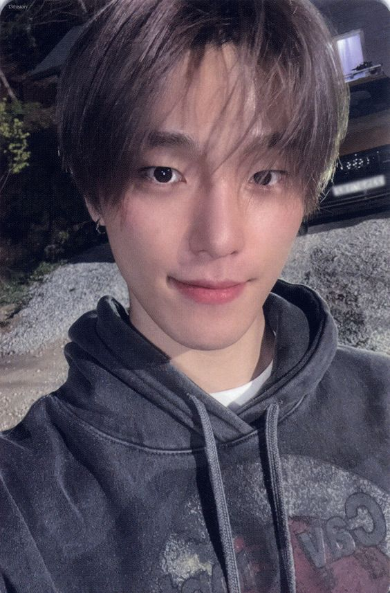 h3avenscloud's tweet photo. @forshua_ HAPPY DINO DAY 🦦 #잠시만_Wait_디노_생일이래 #WAIT_itsDINO_day #DINO  @pledis_17 https://t.co/6HvmWlqeWI