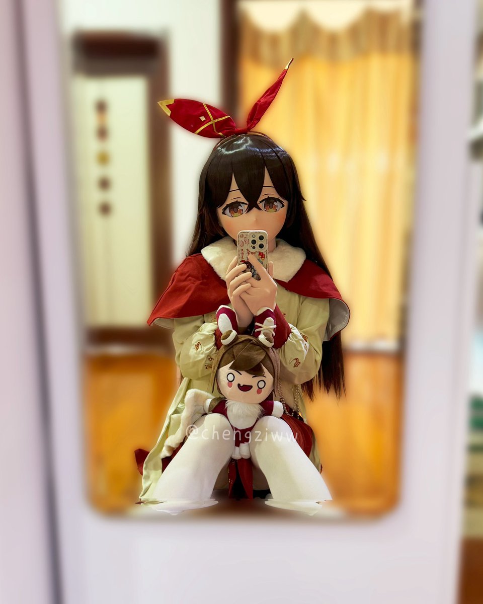 chengziww's tweet photo. 旅行者，海灯节快乐！

还是第一次来璃月过海灯节呢，
我可是准备了特制的兔兔伯爵！

#原神 #kigurumi https://t.co/vbX9qSaVNi