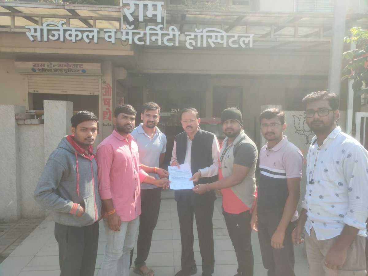 TALATHI24____'s tweet photo. आज धुळ्यातील भावी तलाठी यांनी PESA जिल्ह्यातील तलाठी निकालासंदर्भात धुळे लोकसभा मतदार संघ खासदार मा.सुभाषजी भामरे साहेब यांची भेट घेऊन त्यांना पेसा जिल्ह्यांतील (पेसाच्या जागा सोडून) उर्वरित तलाठी निकाल लावण्यासंदर्भात निवेदन दिले 
#तलाठीपेसानिकाल @RVikhePatil @DrSubhashMoS https://t.co/S0GfOCPW0p