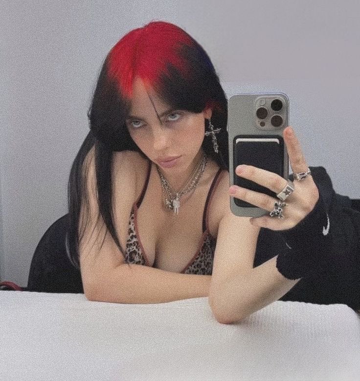 overrheatedd's tweet image. the CHOKEHOLD these had me in😩