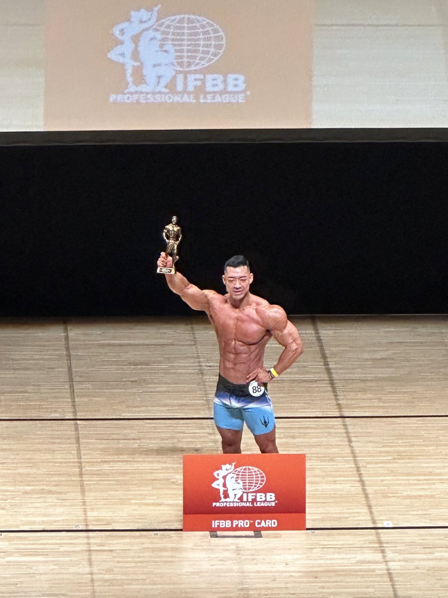 NEW IFBB PRO! 🏆🌐 岩上選手がオーバーオールを制し、プロカードを獲得！会場でも予選から一番歓声があがってました！！！本当におめでとうございます🎉㊗️