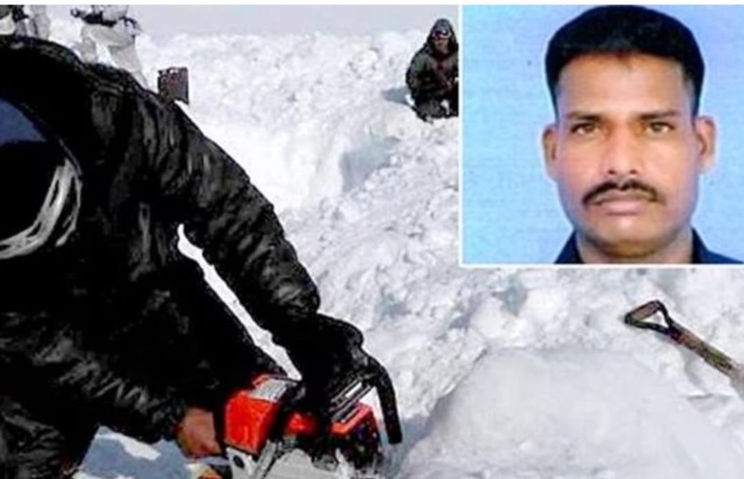 #NeverGiveIn

Remember “Miracle Man”Lance Naik Hanumanthappa  Koppal  #SenaMedal, Son Of A #Farmer From #Karnataka Who Fought Death For Six Days Under Heavy Snow in #SiachenGlacier.

He eventually gave up on this day in 2016 in R&R Hospital New Delhi.

Salute to His Grit,…