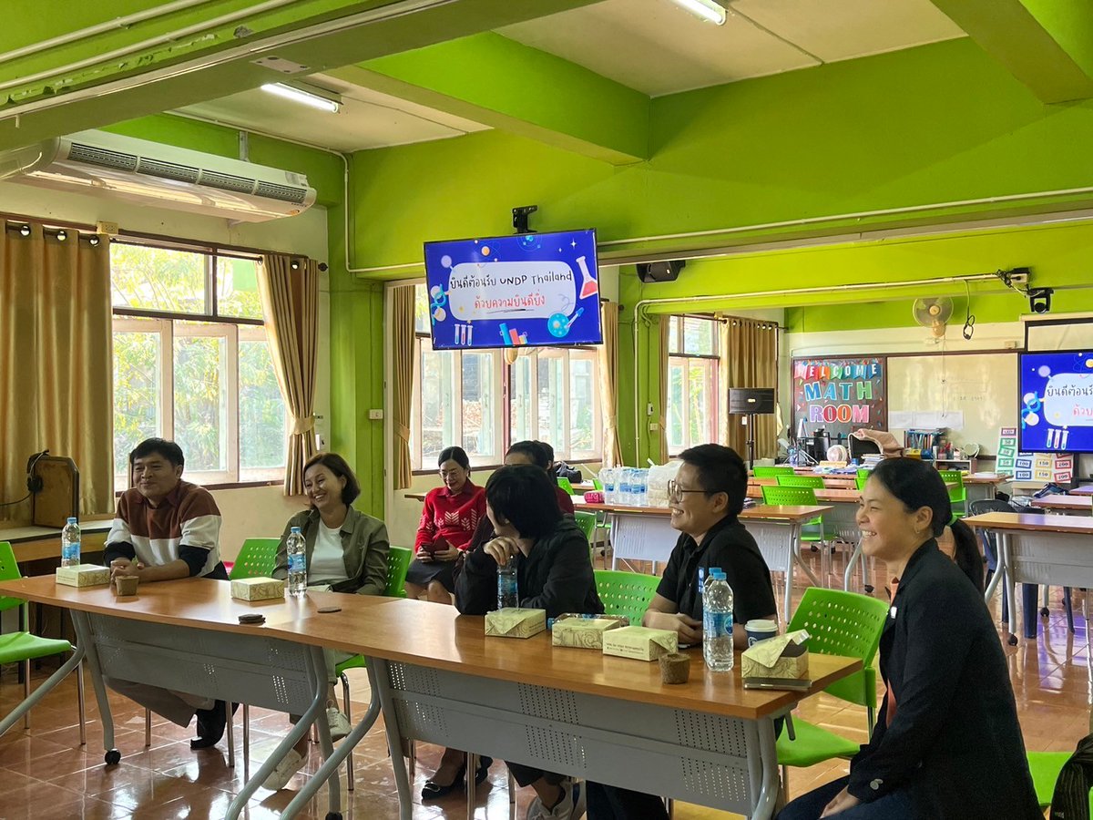 UNDPThailand's tweet photo. Co-creating a sustainable future of Bangkok-Chiang Rai-Mae Hong Son-Chiang Mai through the multi-stakeholder consultations on a provincial plan in 4 provinces along with the 2 learning activities: SDG Walk Rally & Our SDGs Exhibition with northern people.✍️🖼️🛤️
#SDGLocalTH https://t.co/aiphWsNUvR