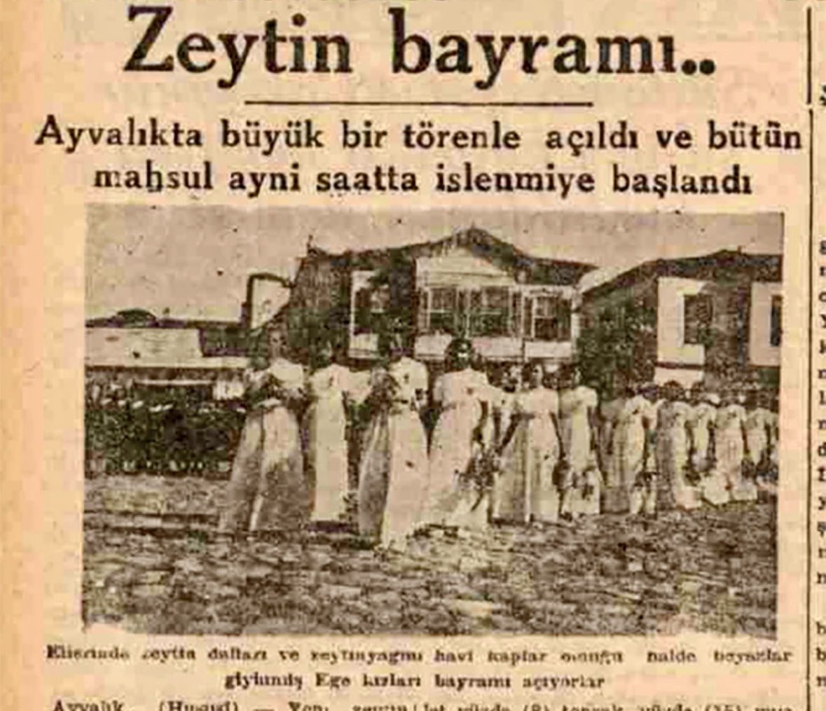 TÜRKİYE’DE İLK KEZ ZEYTİN BAYRAMI🕊️🇹🇷 5 Kasım 1943 tarihli Ulus Gazetesi’ndeki habere göre, ülkemizde ilk defa 4 Kasım 1943’te Ayvalık’ta “zeytin bayramı” düzenlenmiş.Üreticiler tarafından düzenlenen bayrama, işçiler, komşu ilçelerden halk da katılmıştır. zeytinhasadi.org