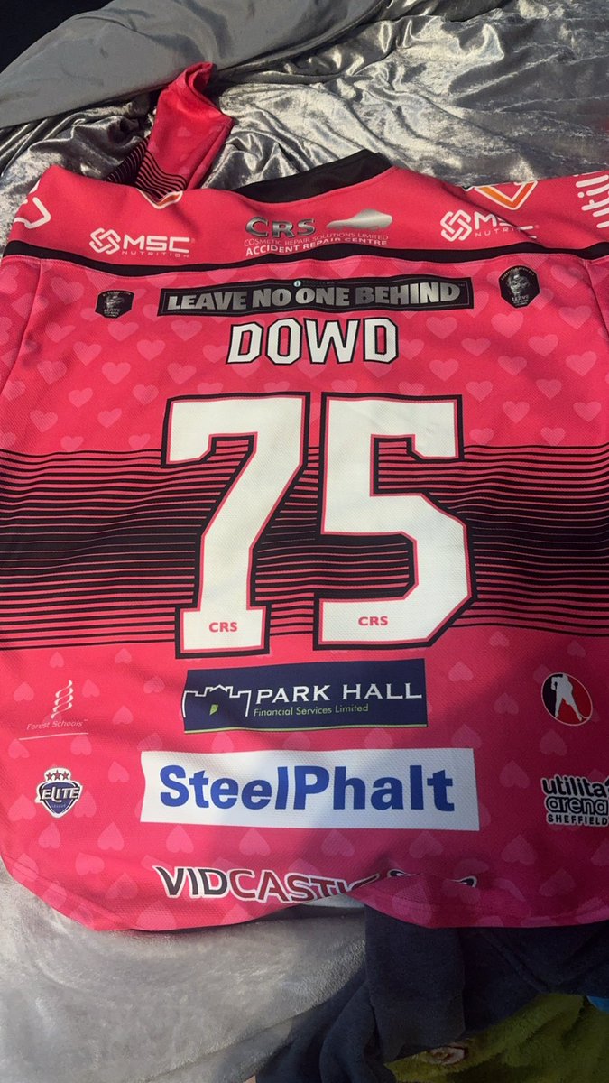 MissSarahNVS's tweet photo. New shirt 😍 all I need now is Christmas one to add to the collection and also get it signed 😁🧡🏒 @steelershockey @dowdy75 https://t.co/DOQC22vZiB