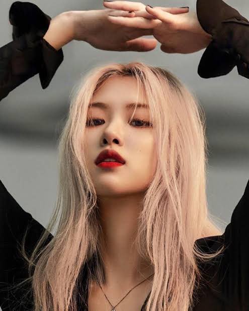 BLACKPINKGLOBAL's tweet photo. #ROSÉ said the ‘news’ about her is coming a little late because she wanted it to be perfect but since today’s her birthday, she released a spoiler.🥹

The song title is ‘Vampirehollie’ and she worked this song since last year. 

VAMPIREHOLLIE BY ROSÉ 
#GlobalStarROSÉDay
#장미빛_로제의_생일을_축하해 #BLACKPINK