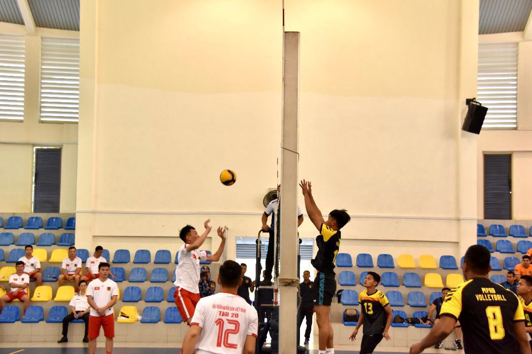 MPA_Barat's tweet photo. Nurturing Esprit de Corps!
#TheNavyPeople @MPA_Barat & VPNS 20 showed good sportsmanship in a volleyball-friendly match held at Lumut Naval Base Sports Complex.
#EnhancingCooperation
#EmpoweringFriendship https://t.co/SB1FSOk71c