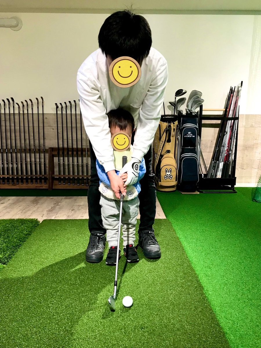 Yualizegolf's tweet photo. こんにちは！
本日、三世代でご来店のA様⛳
データを見ながら相性の良いクラブを見つけておりました！
お子様もパパのスイングに拍手を送ったり、
一緒に打ってみたりと興味津々のようす☺
とても微笑ましい空間でした✨

キッズ用のゴルフクラブのご用意もあります！
#ゴルフ #GCQuad https://t.co/ivNhvNWS81