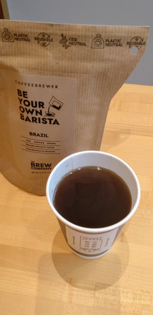 今まで施術終わりにハーブティー🫖をお出ししておりましたが九段下店ではコーヒー☕も仲間入りしました🎊 苦みの少ない酸味の効いたブラジル産のコーヒー豆を使用しております ぜひ、施術終わりのひと息に🥰飲んでみて下さい😊 #九段下 ＃コーヒー