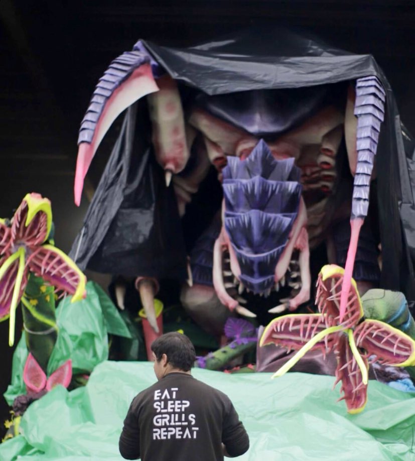 arcandrex's tweet photo. Buen domingo, buena gente! Vengo a contaros que en mi pueblo, Torelló (Barcelona), ha ganado el Carnaval una carroza presidida por UN TIRÁNIDO gigante. El Lore de @warhammer cada día es más popular! https://t.co/mxYSnAyEBT