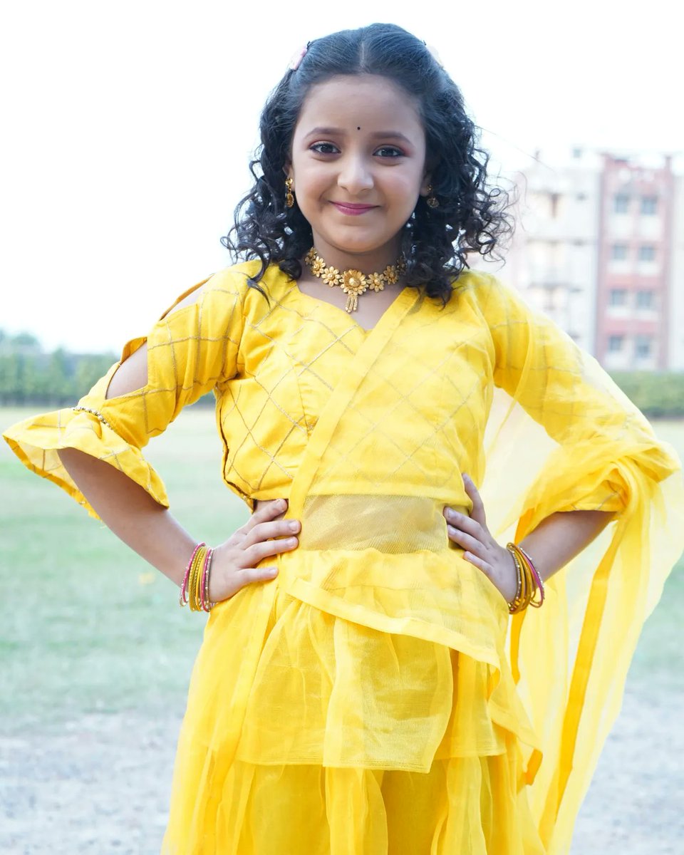 Nideas_Prod's tweet photo. One word for our মিষ্টি পুপুল?
দেখতে থাকুন #AlorKole, সোম - শনি, রাত ৯টায় #ZeeBangla-তে।
#RishitaNandy @ZeeBanglaTv @AemplEvents @prosenjitbumba https://t.co/9oBmuqRQ6n