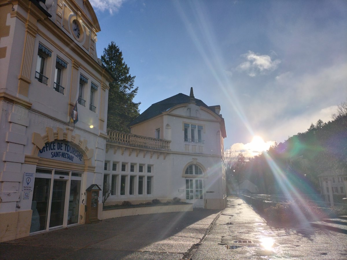 otmurol's tweet photo. @MeteoSancy @otsancy Saint-Nectaire, dimanche 11 février, 9h15, ensoleillé partiellement, 3°c #meteo https://t.co/NWkHcgAPfI