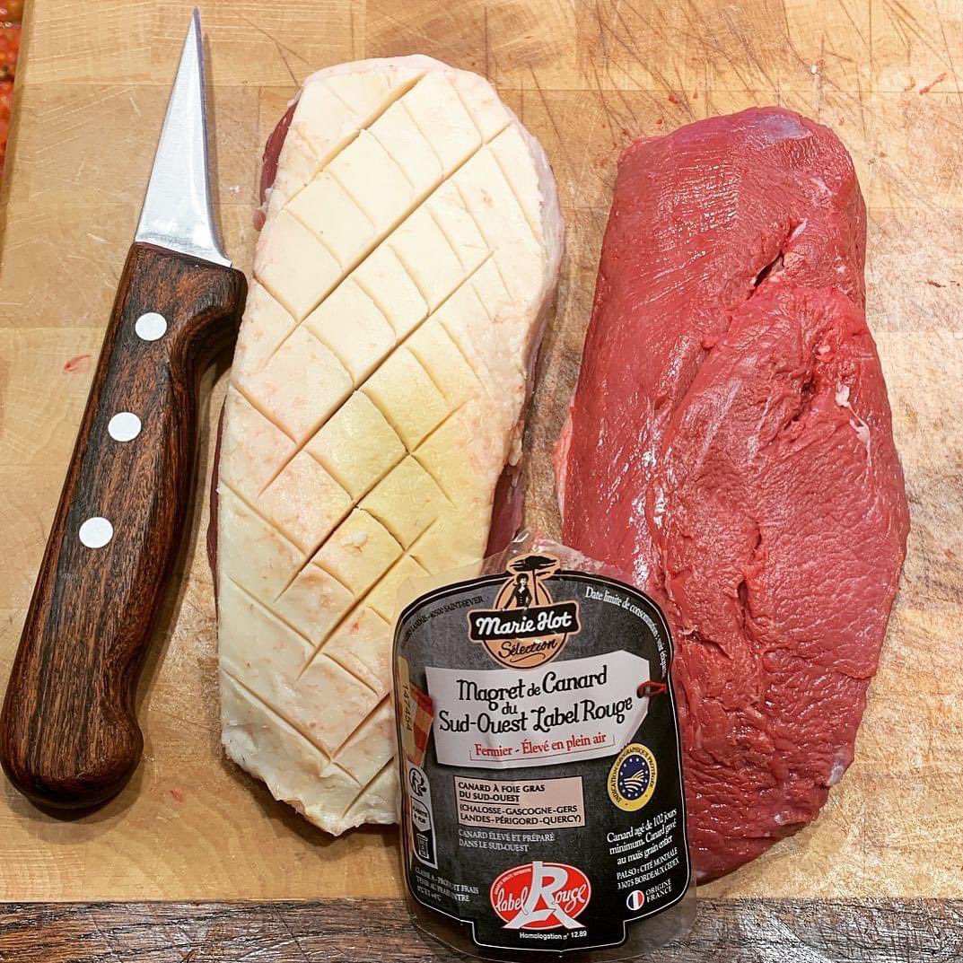 Langlai73410097's tweet image. Le Magret de canard multiplie les qualités nutritionnelles : riche en fer, en vitamines B1, B2, B6 et B12, en phosphore et en protéines
Même le gras du Magret apporte de bons acides gras de qualité mono-insaturés et poly-insaturés reconnus pour leurs actions « anti » cholestérol