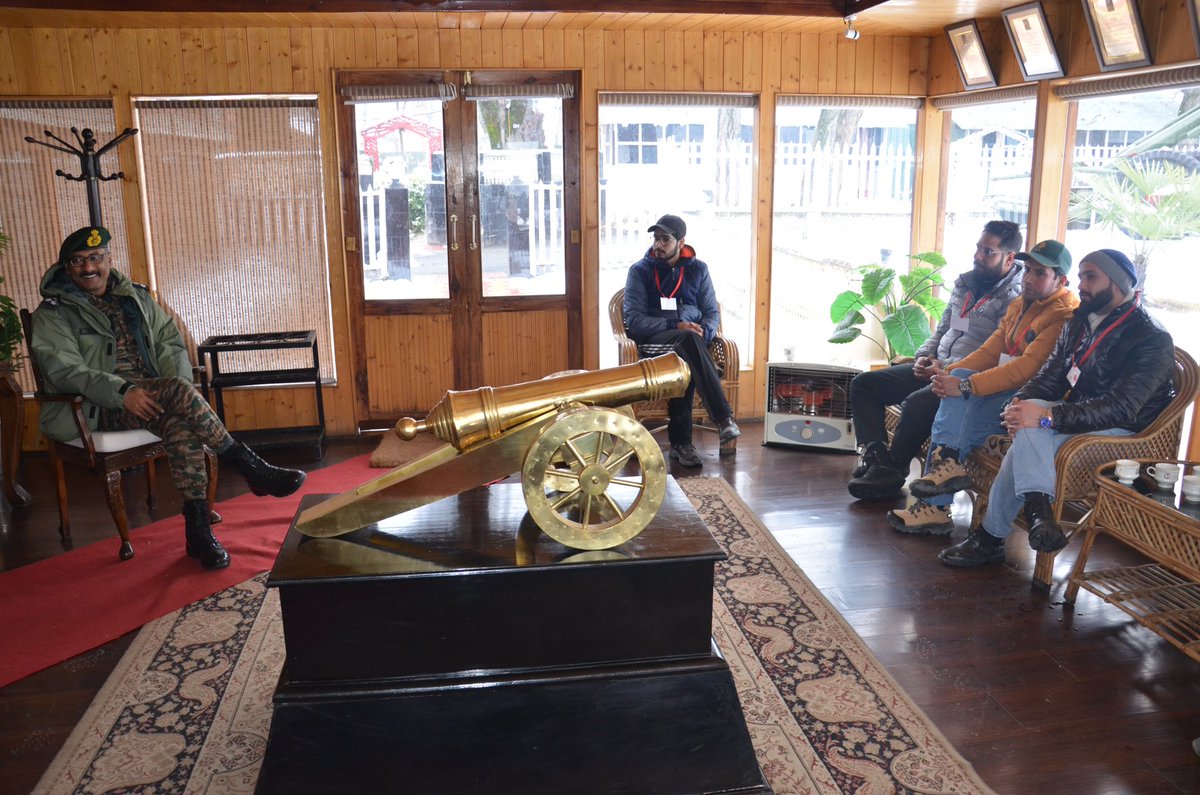 ZBeigh1's tweet photo. We (Hope Heaven Foundation team) met Baramulla Brigade Commander Brg RM Bhat #armyofpeace #indianarmyheroes https://t.co/9qoZQNm7gK