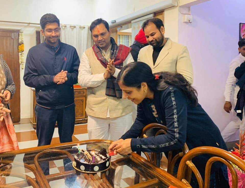 iacsumit's tweet photo. Birthday Celebration of Bhabhi Smt 
@KejriwalSunita  Ji at CM House Delhi 

#HappyBirthdayBhabhi https://t.co/JDYzLcVxdL