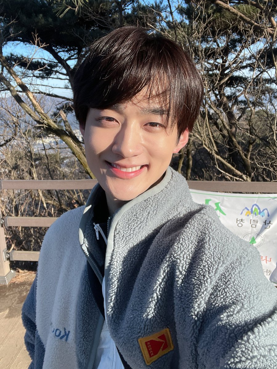 by_verivery's tweet photo. [#용승]       

연휴 잘 보내는 중?

#YONGSEUNG #베리베리 #VERIVERY https://t.co/EHDWYkgl5N