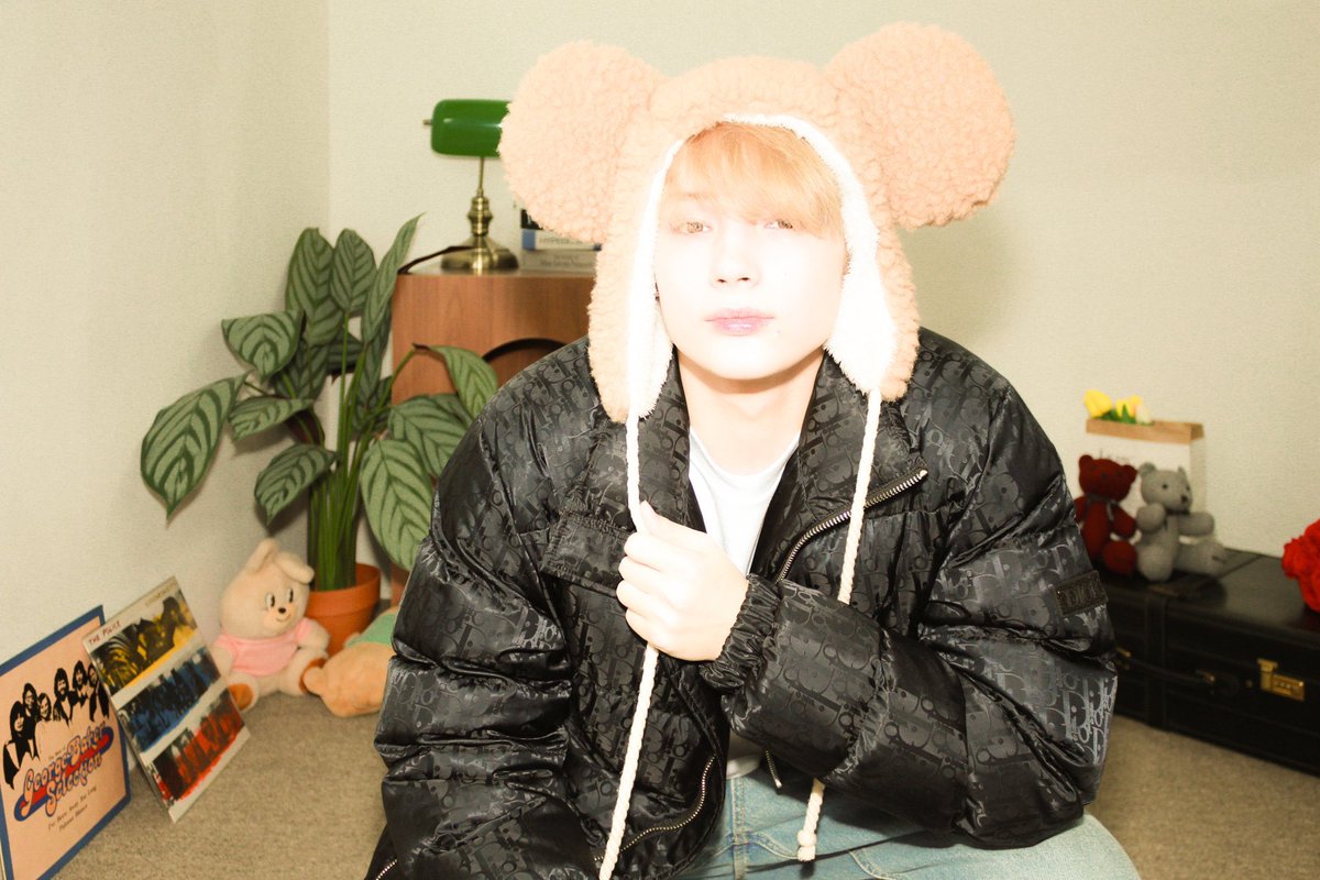 [240211] #HUENINGKAI Weverse

“lunar new year is coming to an end, (cute tone) everyone is spending it happily, right? ♡ i took pictures with my noona and hiyyih and had a great time 🥰​“

<a href="/TXT_members/">TOMORROW X TOGETHER</a> <a href="/TXT_bighit/">TXT OFFICIAL</a>