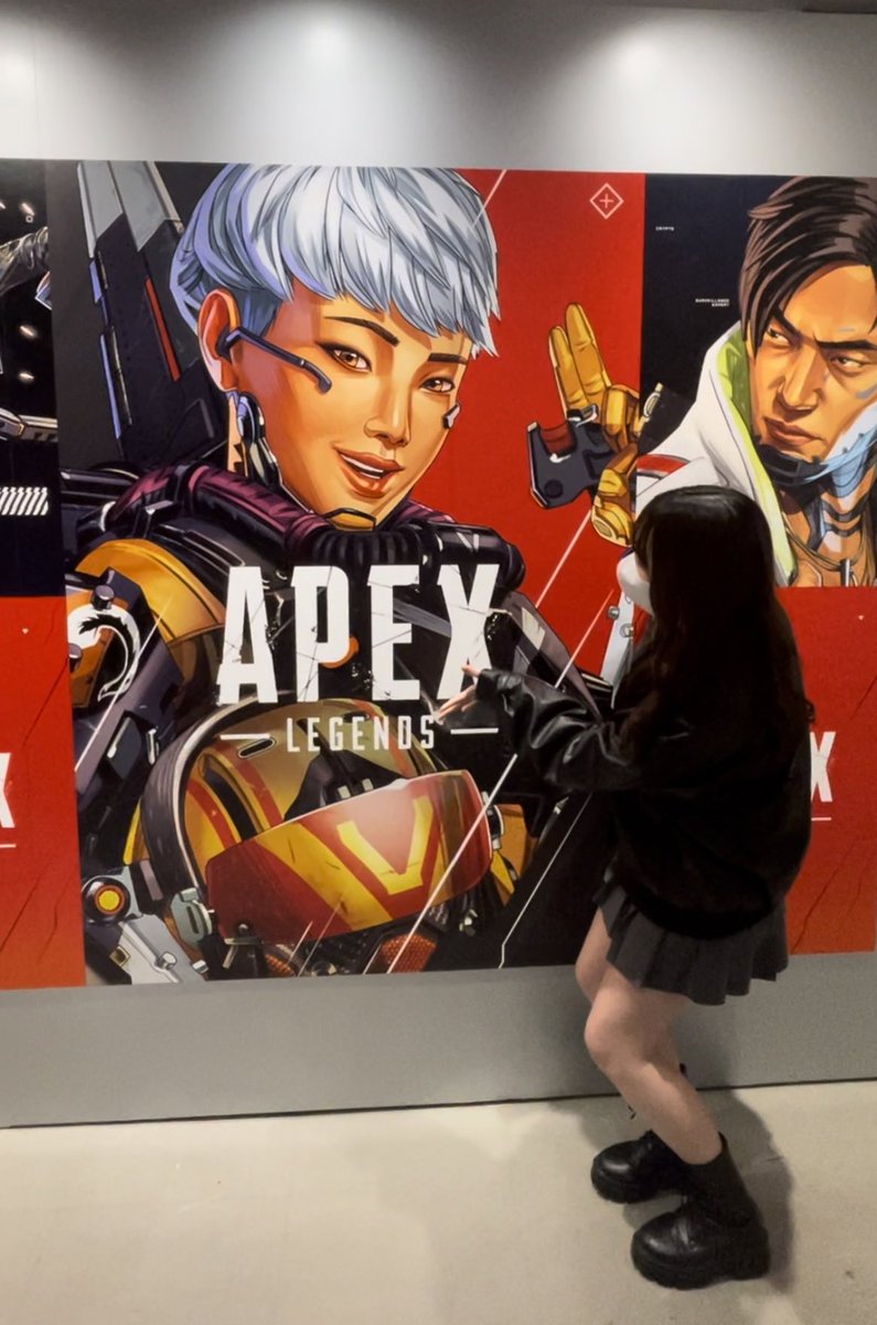 m0licy's tweet photo. しっかりと推し活してきた🚀🩵
ヴァルキリーかっくいい〜！！

#apexmuseum https://t.co/KqVsyWoJ1E