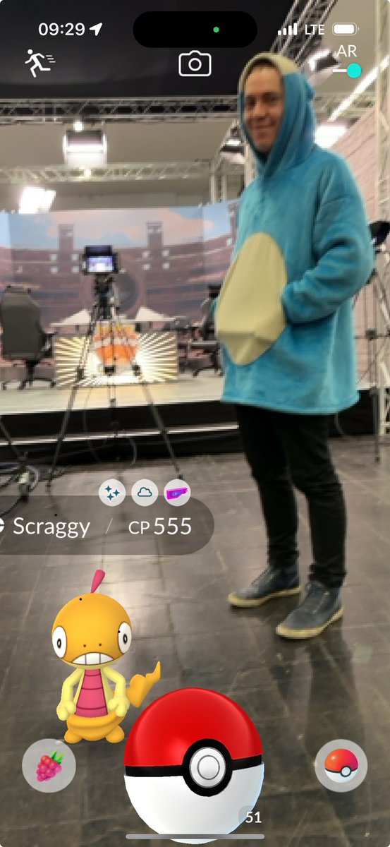 Shiny Scraggy while waiting for the stream to start ✨
#PlayPokemon