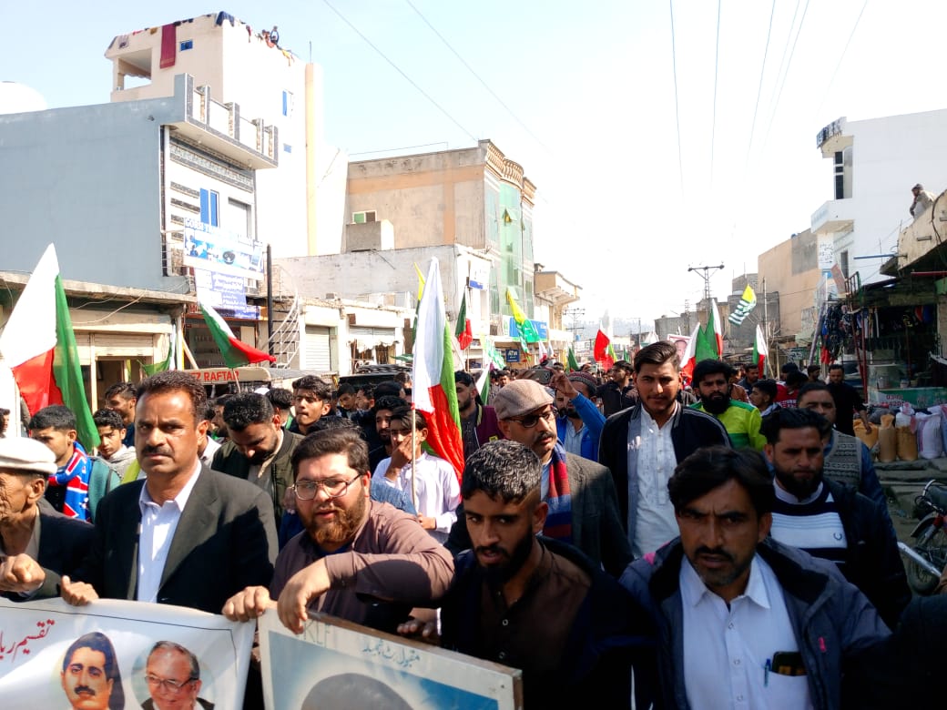 malikbaber666's tweet photo. جاں سے عزیز تھا ہمیں دستار کا وقار 

ظالم کو سر تو دے دیا، سجدہ نہیں کیا 

#MaqboolButt https://t.co/5Np16TnThI