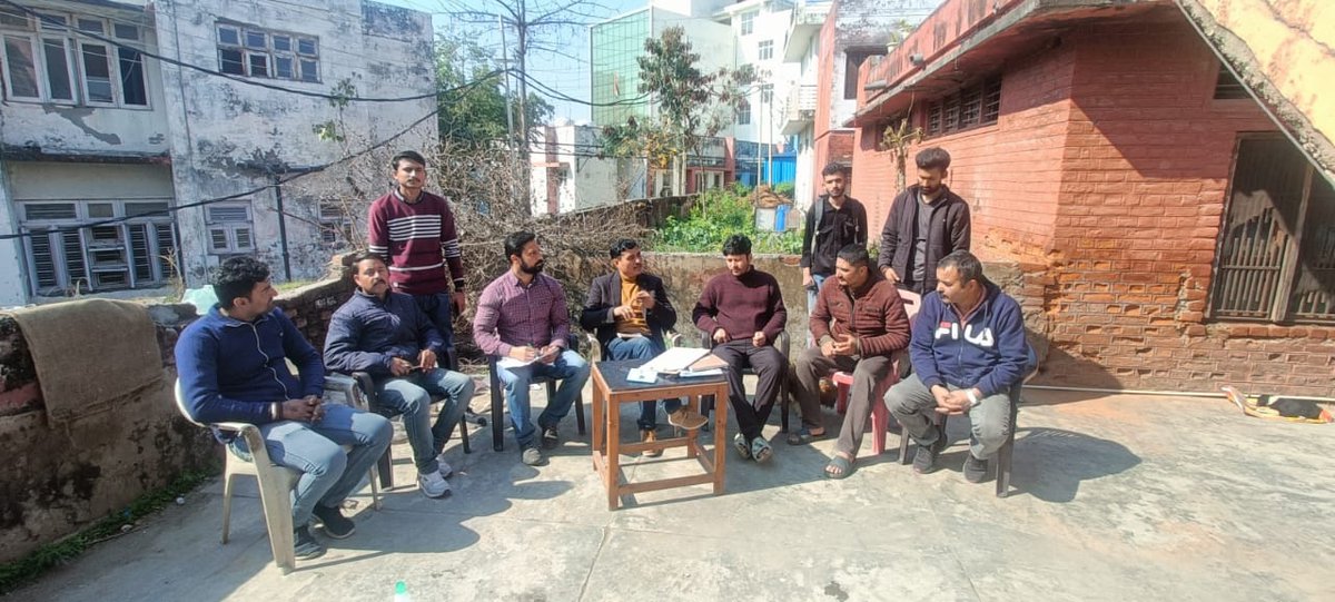 dcsambaoffice's tweet photo. Connecting with farmers and youth in Samba! 
Kisan Sampark Abhiyan  &amp; Yuva Vani  program under HADP held at Ward 8 Bari-Brahmana to spread  awareness about various  schemes offered by Agriculture &amp; allied departments.
@diprjk 
@OfficeOfLGJandK 
@Agriprodnjk 
@AgriGoI https://t.co/3r71n6ZPZ3