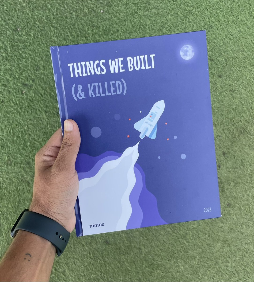 yashgpt5's tweet photo. Last year we shipped (and killed) 9 prototypes @nintee_official 

@paraschopra @_aaryanshah_ made an awesome yearbook for the team out of the memories we documented along the way 🏄‍♂️ 

Sharing a few glimpses from the yearbook with you 👀 https://t.co/6mDEODCBtF