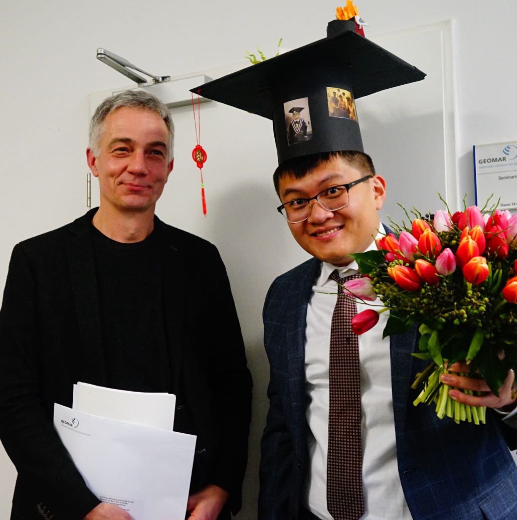 Delighted to share that I've completed my PhD journey! Immense gratitude to my supervisor <a href="/AOschlies/">Andreas Oschlies</a> and David Keller, as well as to my colleagues for their invaluable support, especially @NadineMengis . Excited to continue advancing macroalgae-based CDR!#GEOMAR