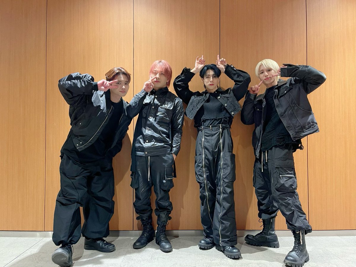 owv_official's tweet photo. #OWV 8th single『BREMEN』
リリース記念 ミニライブ＆ハイタッチ会 

#QWV の皆様、
沢山のご来場ありがとうございました❣️
冷え込んできておりますので温かい格好でお過ごしください♨️

#OWV_BREMEN https://t.co/DIhCoLpbNI