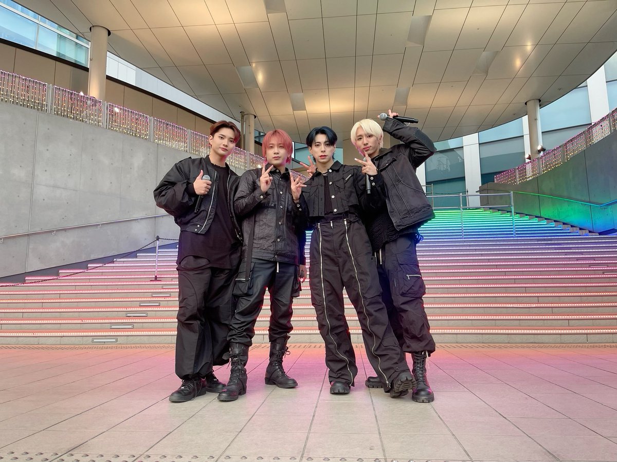 owv_official's tweet photo. #OWV 8th single『BREMEN』
リリース記念 ミニライブ＆ハイタッチ会 

#QWV の皆様、
沢山のご来場ありがとうございました❣️
冷え込んできておりますので温かい格好でお過ごしください♨️

#OWV_BREMEN https://t.co/DIhCoLpbNI