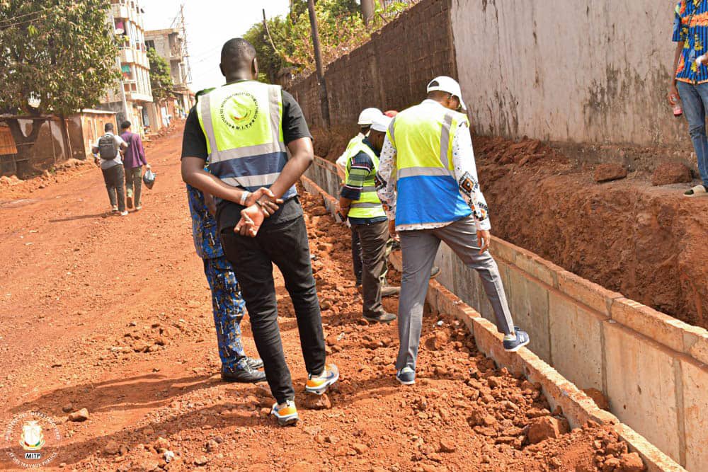 𝐌𝐈𝐓𝐏: 𝐄𝐥 𝐇𝐚𝐝𝐣 𝐆𝐚𝐧𝐝𝐨 𝐁𝐀𝐑𝐑𝐘 𝐯𝐢𝐬𝐢𝐭𝐞 𝐥𝐞𝐬 𝐭𝐫𝐚𝐯𝐚𝐮𝐱 𝐚̀ 𝐏𝐞𝐭𝐢𝐭 𝐒𝐲𝐦𝐛𝐲𝐚, 𝐆𝐛𝐞𝐬𝐬𝐢𝐚 𝐂𝐢𝐭𝐞́ 𝟐 𝐞𝐭 𝐊𝐚𝐤𝐢𝐦𝐛𝐨