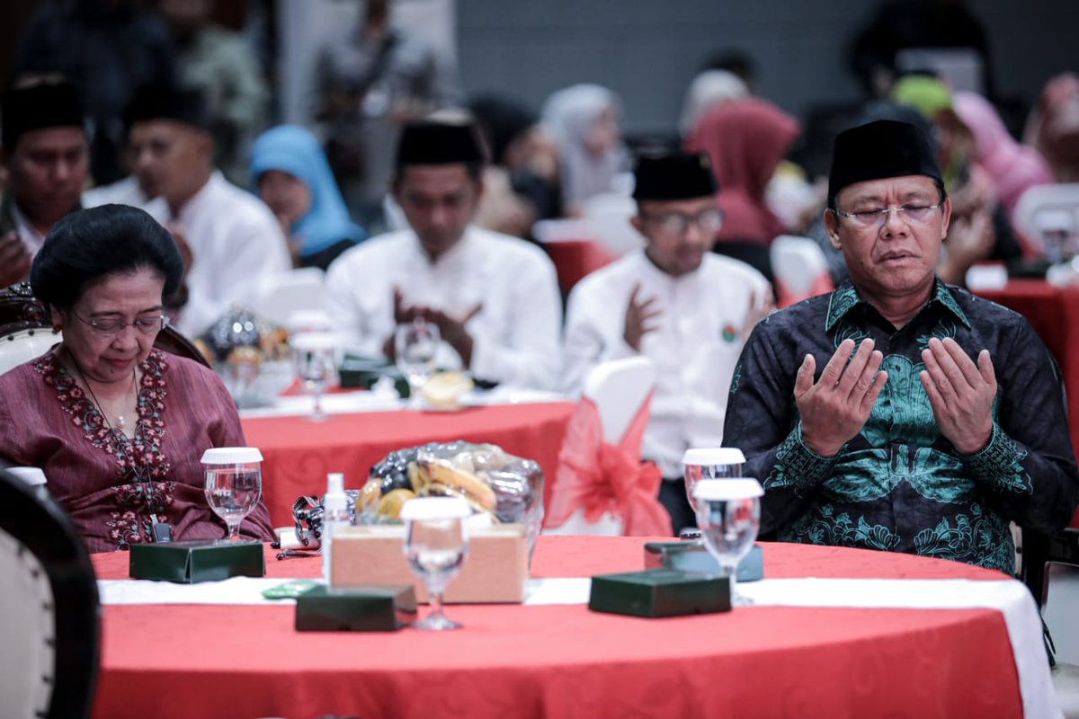 Plt Ketua Umum PPP H. Muhamad Mardiono dan Sekjen PPP Gus Arwani Thomafi menghadiri acara perayaan Isra' Mi'raj Nabi Muhammad SAW 1445 H dan tasyakuran Penganugerahan Penghargaan ZAHF tahun 2024 kepada Muhammadiyah dan Nahdlatul Ulama

#PPPMENANG