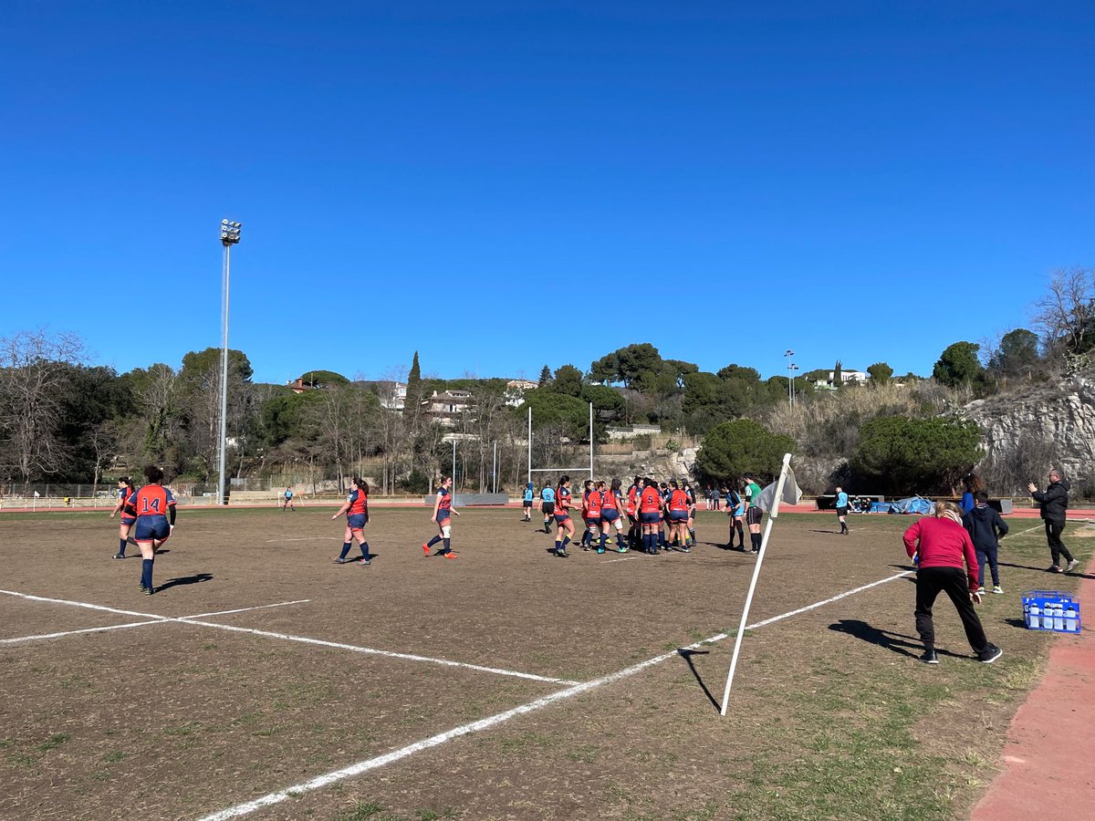 Esports_bdncom's tweet photo. 🏉El sènior femení del @RugbyBadalona guanya 37 a 7 davant el @RCLHospitalet 

Les tintoreres tanquen la primera volta invictes amb 33 punts i 5 bonus ofensius.

@bdncom #Badalona https://t.co/bFlAyhSuYT