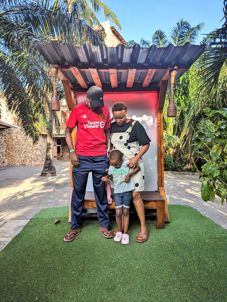 DrArabiFrank's tweet photo. Tuipende kada. Tupende na familia zetu.
Work life balance.
#Holidaythings https://t.co/zVBWJiBx9x