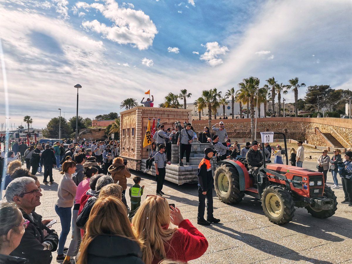 rodrigosicilia's tweet photo. El carnaval és sàtira i a la Torre ho sabem bé, llàstima que a #Tarragona no se'n faci més, mira que hi ha temes! 🤣
Bravo @spaindereta2 ! Sou el carnaval de #torredembarra https://t.co/RM4OUPEwef