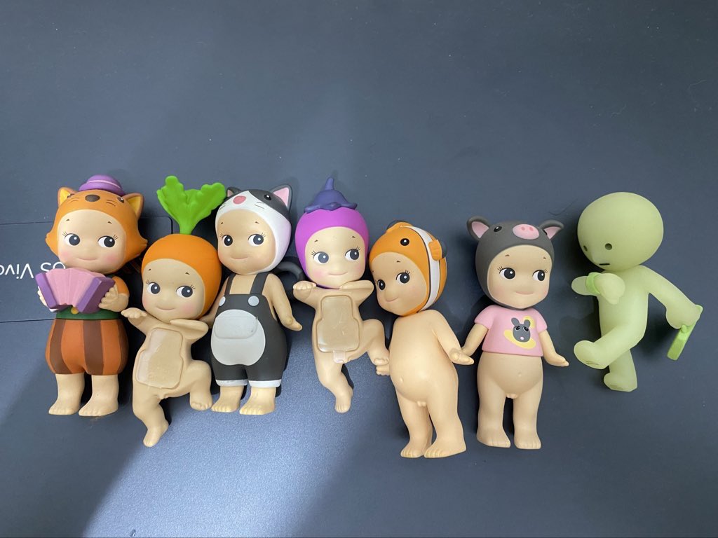 sonny angels ph
wts lfb ufs

tm cat- 650
eggplant hipper (unused)- 600
carrot hipper (unused)-600
clownfish- 500
choco pig- 850 (bought op sorry) 
smiski work- 500

total: 3700