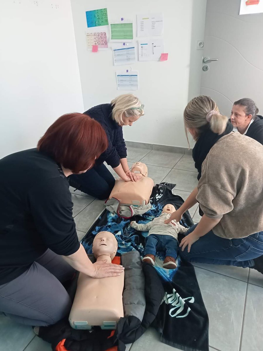 AlineCapmas's tweet photo. Initiation aux 1ers Secours pour les membres du Bureau et les salariés du GEM,  avec notre formatrice Jessica Poncet. (https://t.co/w9RVKWh2E3)
@DinoCinieri @JeanMichelMIS @PAARI_Asso @qbataillon @ActivRadio @auvergnerhalpes @auvergnerhalpes @tl7loire @Prefecture42 @Dep_Loire42 https://t.co/wEXwm6zO3t