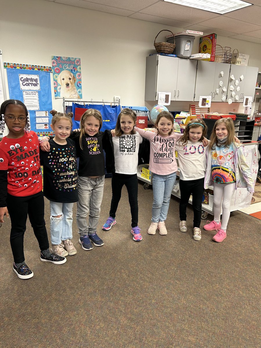 100th Day was made more fun by these girls! ⁦<a href="/ParksideES/">Parkside Elementary</a>⁩