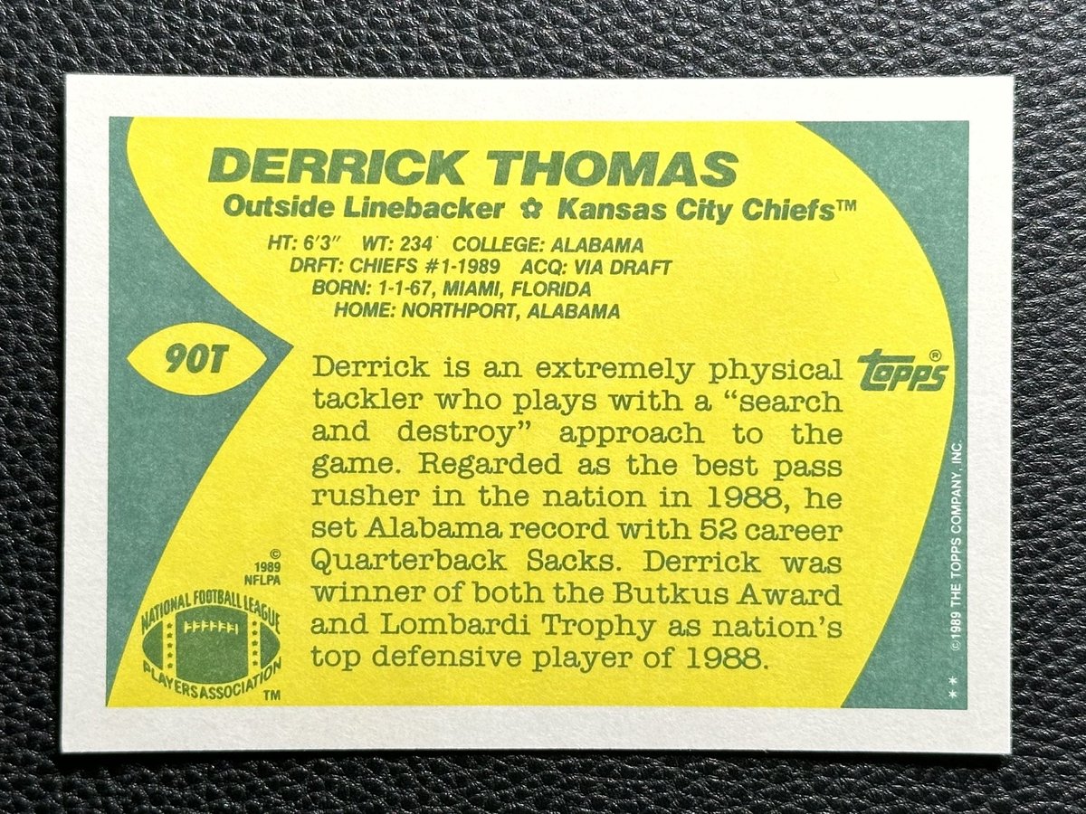 ToppsGallery's tweet photo. 1989 #Topps #90T DERRICK THOMAS RC
Won the Butkus award at Alabama and had one of the greatest pash rusher careers in NFL history.
#FootballCards #NFL #thehobby #vintage #Chiefs #ChiefsKingdom https://t.co/IvuZ6j659C