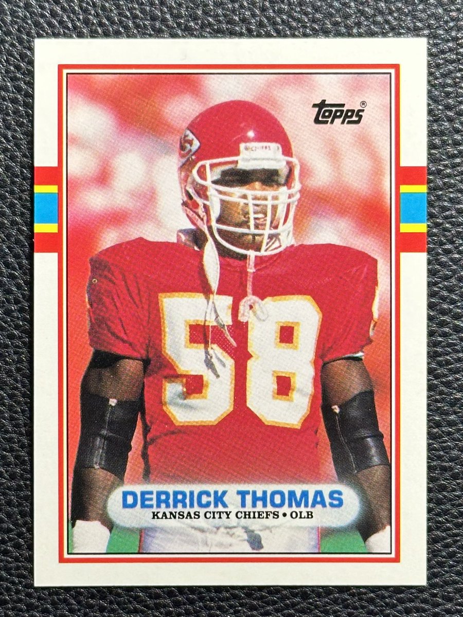 ToppsGallery's tweet photo. 1989 #Topps #90T DERRICK THOMAS RC
Won the Butkus award at Alabama and had one of the greatest pash rusher careers in NFL history.
#FootballCards #NFL #thehobby #vintage #Chiefs #ChiefsKingdom https://t.co/IvuZ6j659C