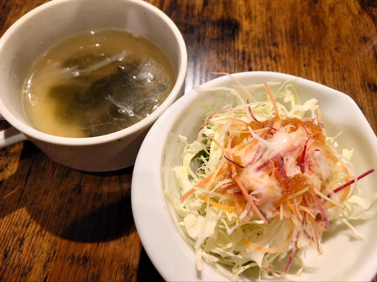 bombay_kahowaka's tweet photo. 今日の夕飯は郡山市 #KitchenEat(#キッチンイート)

夜限定 #欲望の塊

#欲望の塊 はハンバーグ、トマト、ベーコン、玉ねぎ、ハンバーグ、そしてたっぷりかかったチーズにフライドポテト
食いしん坊の欲望を満たす、その名のとおり「欲望の塊」でした(￣∇￣)

今日も美味しくいただきました(^-^*) https://t.co/T8dailRdRh