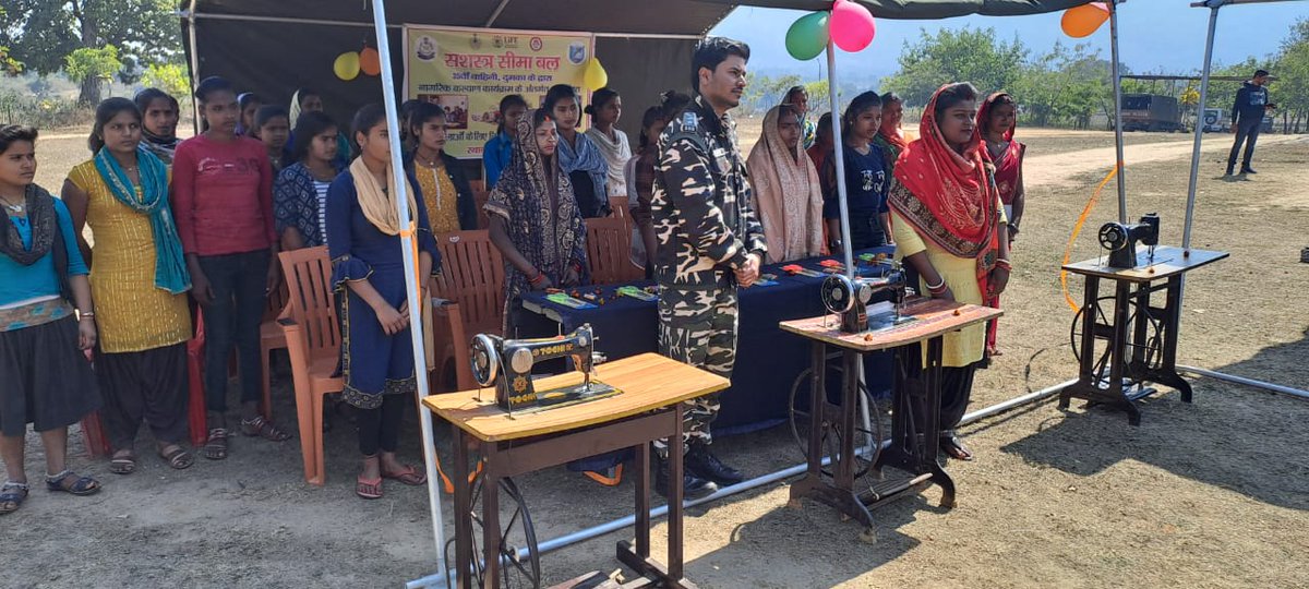 35bnSsb's tweet image. दिनांक:-10.02.2024 को श्री मनोरंजन कुमार पाण्डेय, कमांडेंट @35bnSsb के निर्देशानुसार “ए”  समवाय थानसिंहडीह में नागरिक कल्याण कार्यक्रम 23-24 के तहत नि:शुल्क सिलाई प्रशिक्षण का शुभारम्भ किया गया I
#CivicActionProgramme
@SSB_INDIA 
@ssbpatna 
@ShqGaya