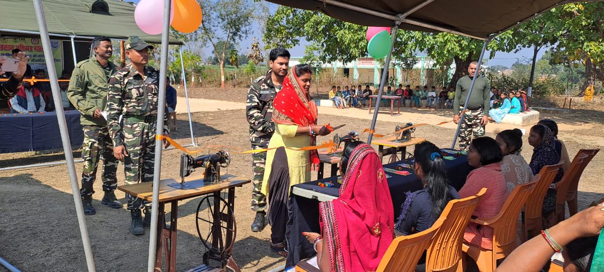 35bnSsb's tweet image. दिनांक:-10.02.2024 को श्री मनोरंजन कुमार पाण्डेय, कमांडेंट @35bnSsb के निर्देशानुसार “ए”  समवाय थानसिंहडीह में नागरिक कल्याण कार्यक्रम 23-24 के तहत नि:शुल्क सिलाई प्रशिक्षण का शुभारम्भ किया गया I
#CivicActionProgramme
@SSB_INDIA 
@ssbpatna 
@ShqGaya