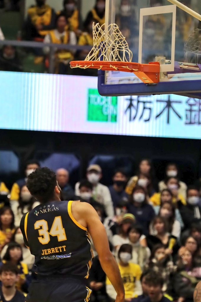 32Yukarikun's tweet photo. #BREX
#vs長崎戦
#GrantJerrett
#WildDUNK🏀
ゴールネットがDUNKの後、真上にあがるのすごくね?😲✨ https://t.co/EJBkLWSgCF