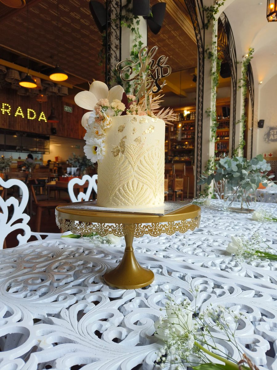 Loadshedding stage 6 is mad mad business 
Forever grateful to <a href="/gagasifm/">Gagasi FM</a>
And <a href="/FNBSA/">FNB South Africa</a> for the inventor I won last year 
My lights and fridges are always on 💝
I am currently running a R550 cake special , for a cake that can serve up to 24 people 

Please preorder today
0640619648