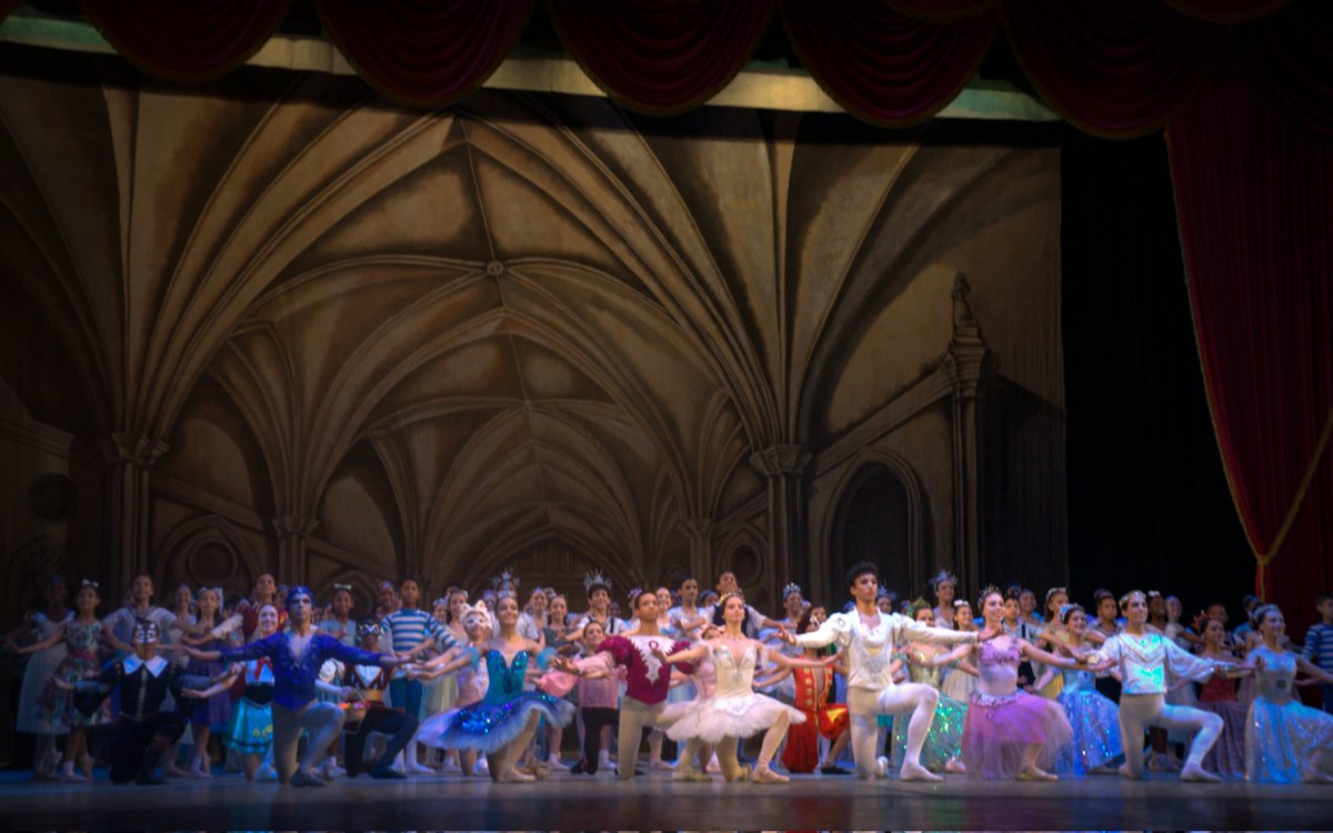 En la tarde de ayer se realizó en la "Sala Avellaneda" del Teatro Nacional la Gala Concierto "Jóvenes Talentos" de la <a href="/Cuba_ENBallet/">Escuela Nacional de Ballet Fernando Alonso</a> que rindió un sentido homenaje a los #InstructoresDeArte, pilares fundamentales en la formación cultural del pueblo cubano. #ElArteDeEnseñarElArte