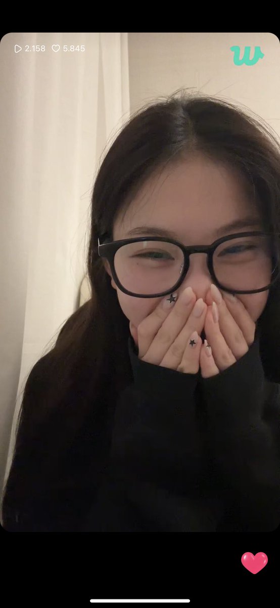 fleurswith's tweet photo. ISA WEVERSE LIVE!! https://t.co/UbBxqw3U0x