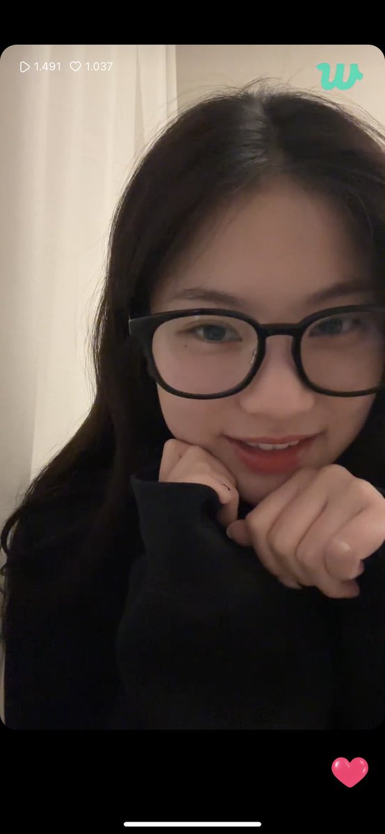 fleurswith's tweet photo. ISA WEVERSE LIVE!! https://t.co/UbBxqw3U0x