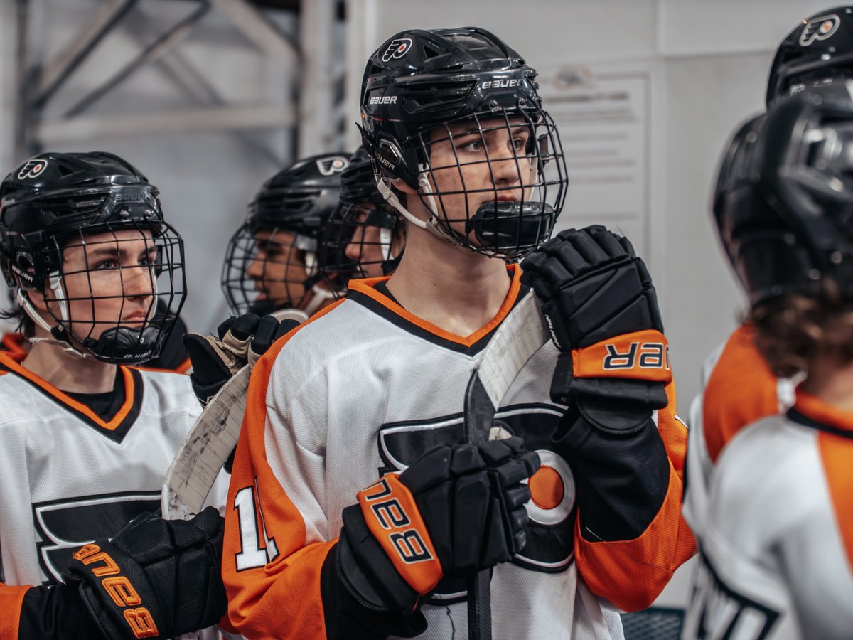FlyersElite07's tweet photo. Game 2 starts NOW @esmarkstarsu16 💥🏒👊 https://t.co/1yTGcVjAvr