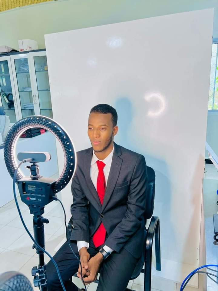 Afgub24's tweet photo. Waxa manta si rasmi ah u maray hannanka diwangalinta karka aqonsiga qaranka (National ID) @NIRASomalia waxan u mahadcelina madaxda dalka iyo madaxda hay'ada o ugu horeyo madaxwaynahena birmade @HassanSMohamud  iyo masulinta kale qeyb kulaha in dalkeno yesho karka aqonsiga qaranka https://t.co/gpngGwiJUE